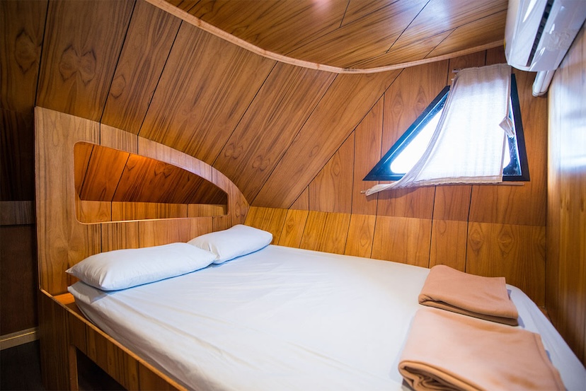 MV Camic twin bunk cabin