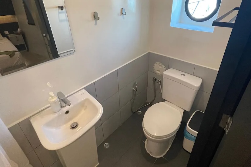 DiveRACE En-suite bathroom