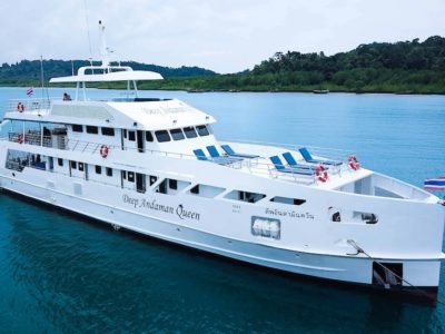 Deep Andaman Queen Similan liveaboard